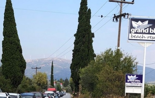 ΕΡΕΤΡΙΑ: Συγκρούστηκε ΙΧ αυτοκίνητο με τουριστικό λεωφορείο