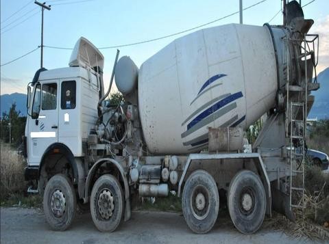 Έπιασαν λαθρομετανάστες μέσα σ' αυτή την μπετονιέρα!