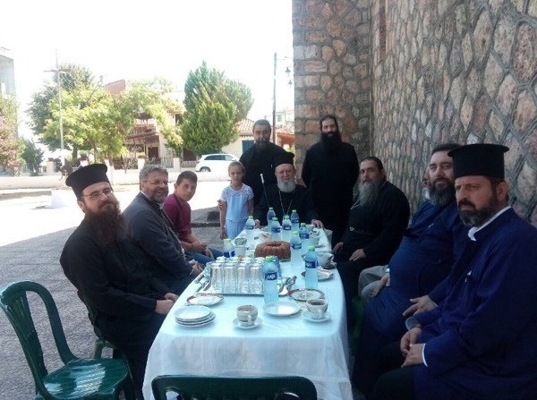 Ευχές από τον Μητροπολίτη στον Εφημέριο του Νέου Πύργου