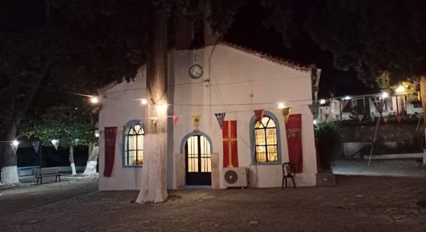 ΘΕΟΛΟΓΟΣ ΕΥΒΟΙΑΣ: Πανηγυρίζει με ευλογημένο το παρεκκλήσιο της Παναγίας