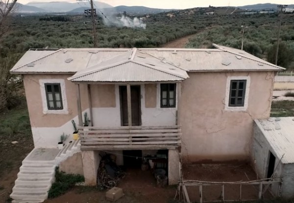 Άγριες Μέλισσες: Επίσκεψη με drone στο σπίτι της οικογένειας Σταμίρη (VIDEO)
