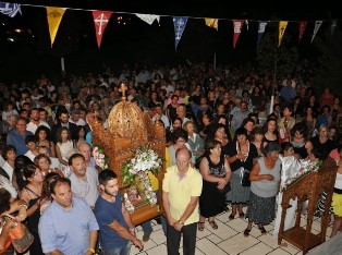 Πλήθος κόσμου στη λιτανεία της Αγίας Σοφίας