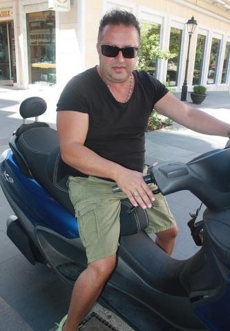 Πρωτότυπη η βέρα του Θεοδόση