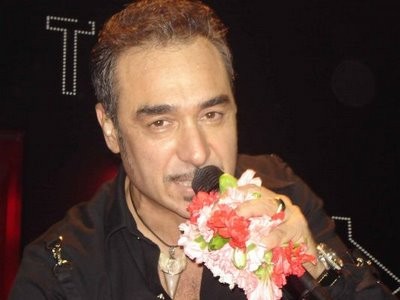 Σκόνταψε στα γαρύφαλλα του Νότη και έκανε αγωγή!