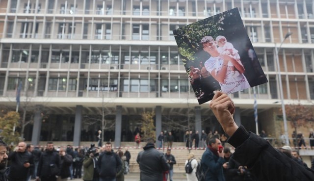 Πέθανε ο 16χρονος Ρομά που πυροβολήθηκε από τον αστυνομικό