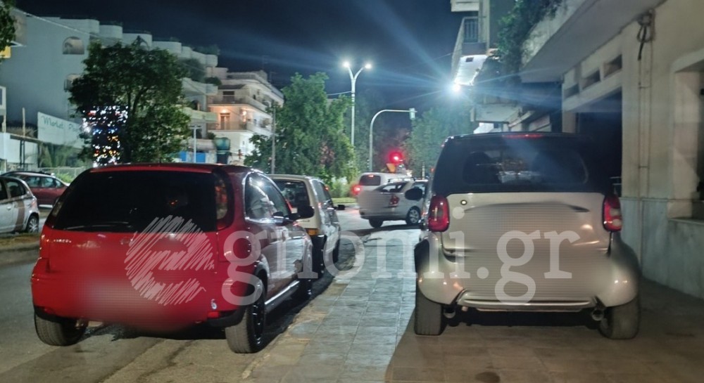 ΧΑΛΚΙΔΑ: Το παράνομο παρκάρισμα στα πεζοδρόμια επεκτείνεται σε όλες τις συνοικίες