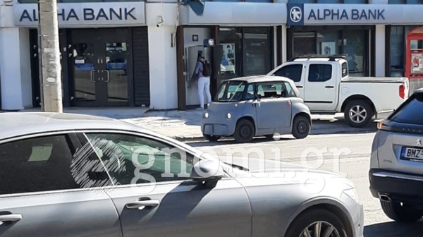 ΧΑΛΚΙΔΑ: Αυτοκίνητο τσέπης πάρκαρε στην οδό Χαϊνά