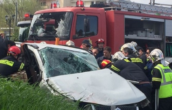 Σύγκρουση τρένου με ΙΧ στον Άγιο Στέφανο το πρωί της Κυριακής (pics)