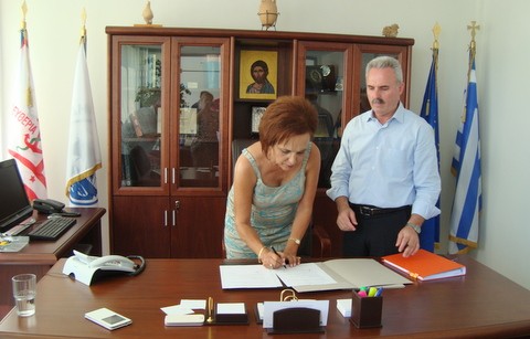 Ο Βελέντζας παρέδωσε τα κλειδιά του Δήμου στην Αλημπατέ