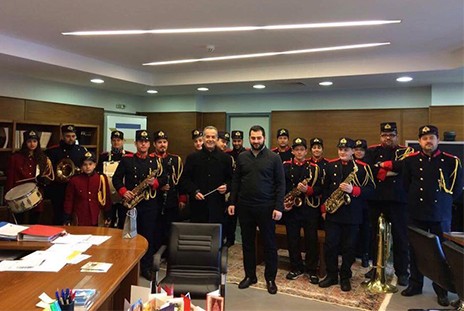 Η Φιλαρμονική τα έψαλλε στον Φάνη Σπανό