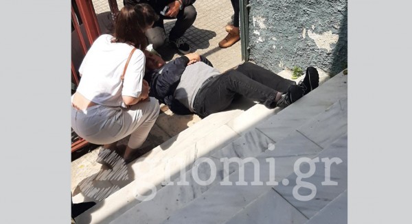 ΕΠΑΛ ΧΑΛΚΙΔΑΣ: Ψηφοφόρος έπεσε και χτύπησε στα σκαλιά