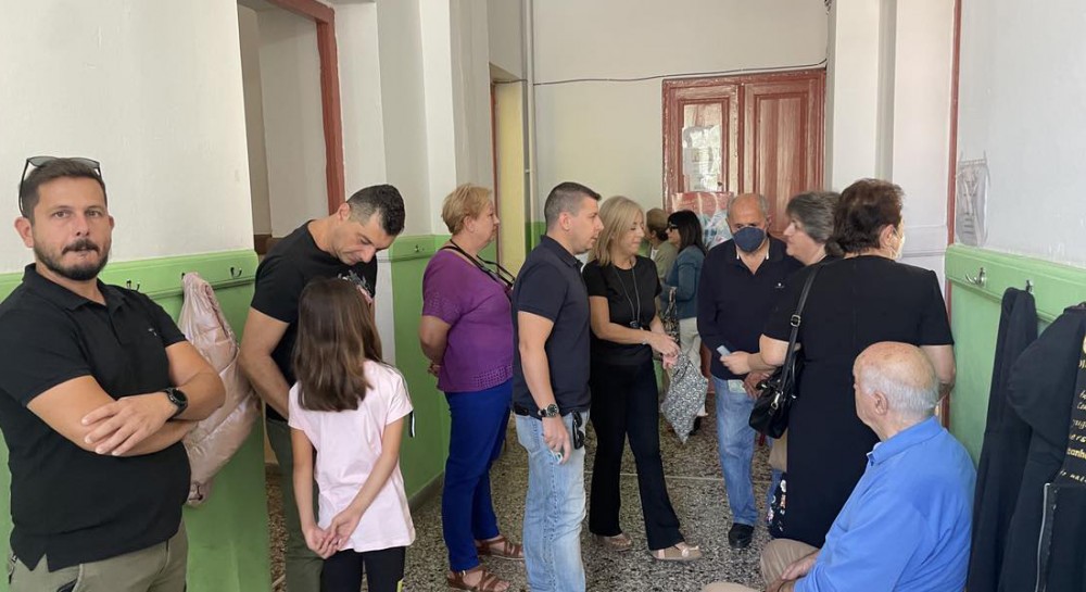 ΑΛΙΒΕΡΙ: Παρέμβαση της αστυνομίας σε εκλογικό κέντρο