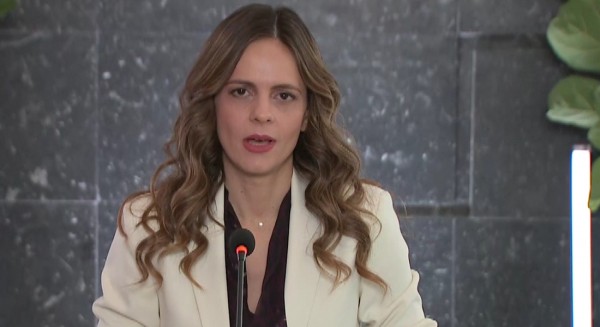 ΕΦΗ ΑΧΤΣΙΟΓΛΟΥ: Ανακοίνωσε επίσημα την υποψηφιότητά της για την προεδρία του ΣΥΡΙΖΑ (Video)