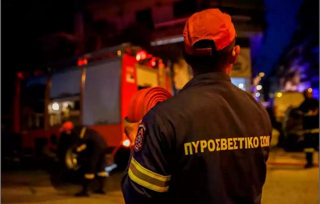 ΣΧΗΜΑΤΑΡΙ: Μεγάλη φωτιά σε εργοστάσιο με πυροσβεστήρες το βράδυ της Πέμπτης