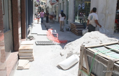 Άργησαν να τελειώσουν τα έργα στην οδό Ερμού