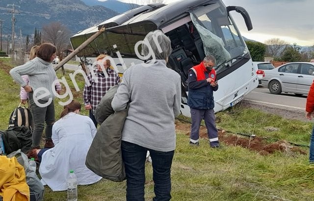 ΑΤΥΧΗΜΑ ΜΕ ΤΟΥΡΙΣΤΙΚΟ ΛΕΩΦΟΡΕΙΟ: Άγιο είχαν οι 37 Χαλκιδέοι επιβαίνοντες - Συγκλονιστικές φωτογραφίες