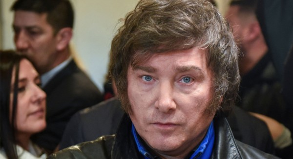 Ο εκκεντρικός Χαβιέρ Μιλέι είναι ο νέος πρόεδρος της Αργεντινής