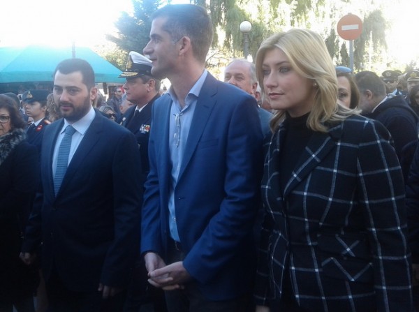 Στα στυλιστικά ...χνάρια του Τσίπρα ο Μπακογιάννης