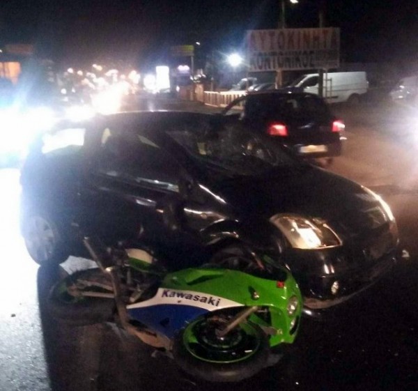 ΧΑΛΚΙΔΑ: Σύγκρουση μοτοσικλέτας με ΙΧ αυτοκίνητο στην Έξω Παναγίτσα