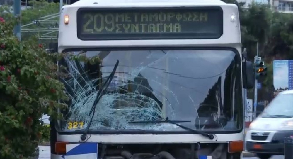 ΚΑΛΛΙΜΑΡΜΑΡΟ: Νεκρός οδηγός μηχανής σε τροχαίο με λεωφορείο – Ήταν ειδικός φρουρός