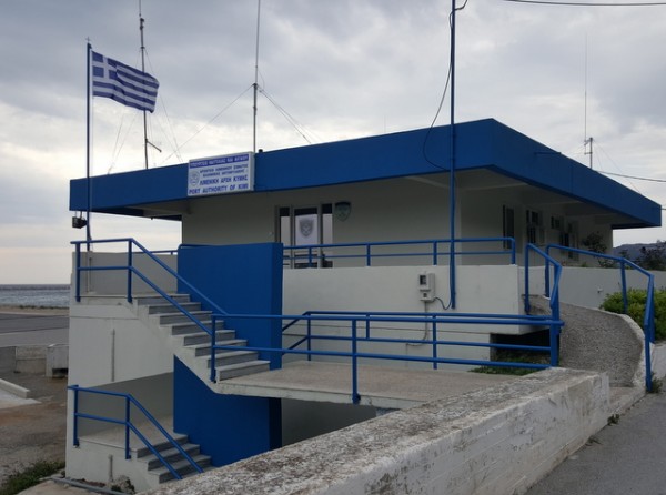 Συνέλαβε τρία άτομα το Λιμεναρχείο Κύμης