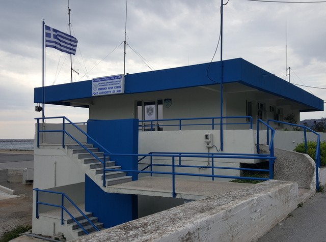 Συνέλαβε τρία άτομα το Λιμεναρχείο Κύμης