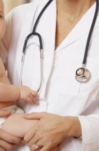 Πανελλήνια οργή για τον παιδόφιλο παιδίατρο