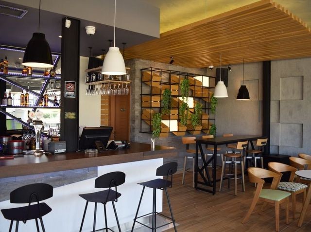 ΚΟΡΩΝΟΪΟΣ -ΣΤΕΡΕΑ ΕΛΛΑΔΑ: Πρόστιμο 3000 σε ιδιοκτήτη καφέ μπαρ και από 300 ευρώ σε 7 πελάτες