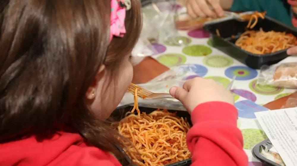 ΣΤΕΡΕΑ ΕΛΛΑΔΑ: 15 παιδιά Δημοτικού έπαθαν τροφική δηλητηρίαση από τα σχολικά γεύματα