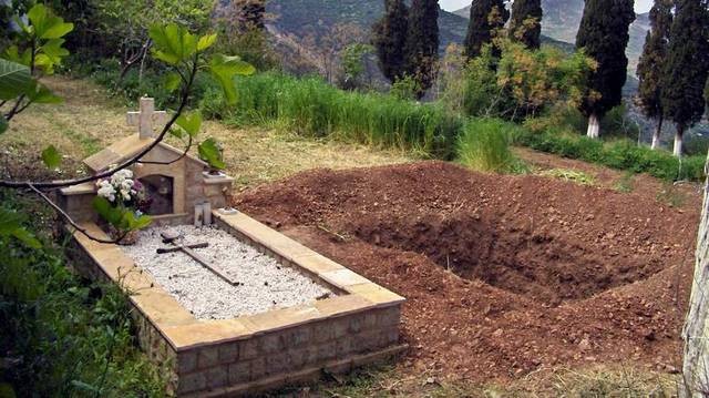 Έβαλαν φέρετρο σε λάθος τάφο!