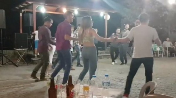 Επαιξαν το Despacito με κλαρίνο σε ελληνικό πανηγύρι (Video)