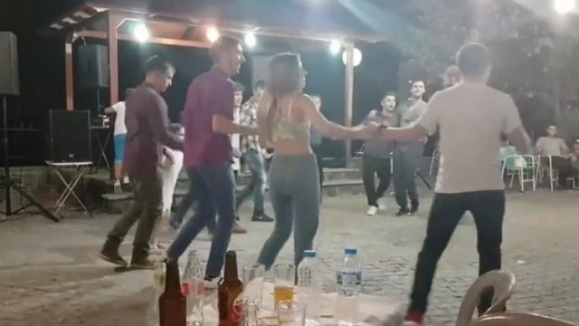 Επαιξαν το Despacito με κλαρίνο σε ελληνικό πανηγύρι (Video)