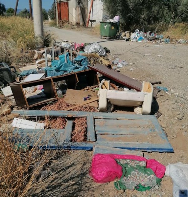 ΑΡΤΑΚΗ- ΚΑΤΑΓΓΕΛΙΑ: Μόνιμος σκουπιδότοπος στη θέση Φυτείες (φωτό)