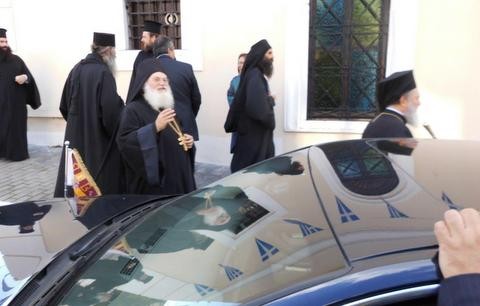 Χαμογελαστός όλη την ημέρα ο ηγούμενος Εφραίμ