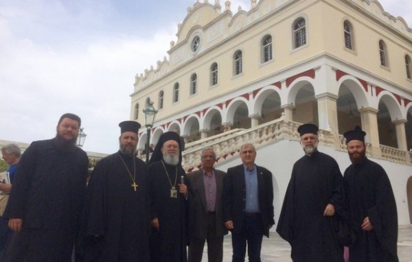 Συνολικά 800 Χαλκιδέοι συνόδευσαν τον Μητροπολίτη στην Τήνο
