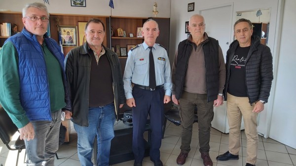 ΧΑΛΚΙΔΑ: Επίσκεψη στον ταξίαρχο από απόστρατους αστυνομικούς