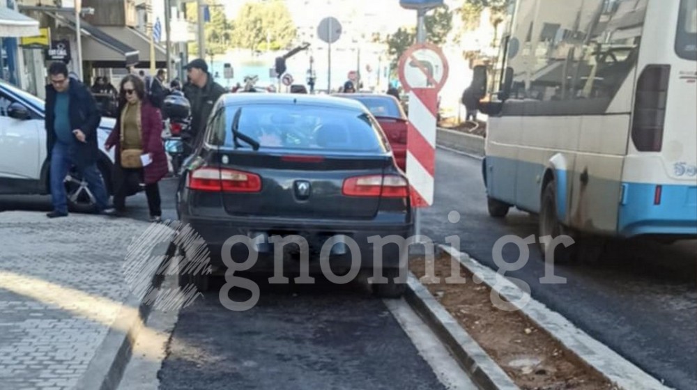 ΧΑΛΚΙΔΑ: Παρκάρισμα… αλφαδιά στη Βενιζέλου με φόντο τα έργα