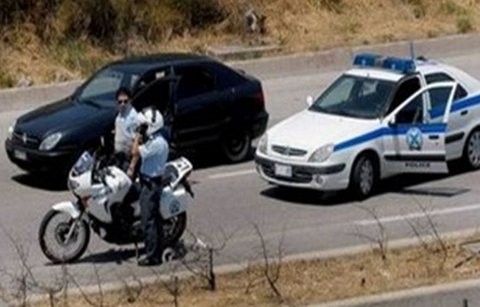Ληστεία με σκηνοθετημένο τροχαίο σε βάρος 72χρονης