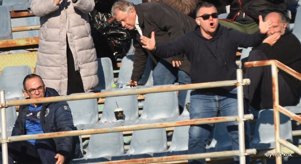 Σκληροτράχηλος Σταυρός, Κάρυστος για ...γούστα και εκρηκτικός Καντζούρας