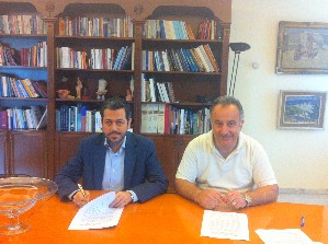 Αξύριστος υπέγραψε ο υφυπουργός