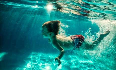 ΚΡΗΤΗ: 5χρονο αγοράκι κινδύνεψε να πνιγεί σε πισίνα