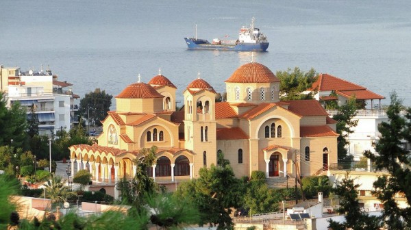 ΕΥΑΓΓΕΛΙΣΤΡΙΑ ΚΑΝΗΘΟΥ: Υποδέχθηκε το ιερό λείψανο του Αγίου Λουκά του ιατρού