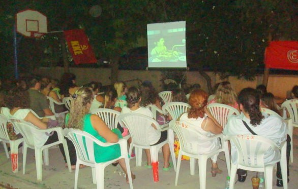 Θερινό σινεμά στη γειτονιά του Αγίου Ταξιάρχη Χαλκίδας