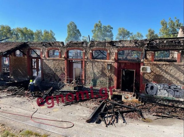 ΦΩΤΙΑ ΑΠΟΘΗΚΕΣ ΟΣΕ ΧΑΛΚΙΔΑ: Εγιναν κάρβουνο από την πυρκαγιά