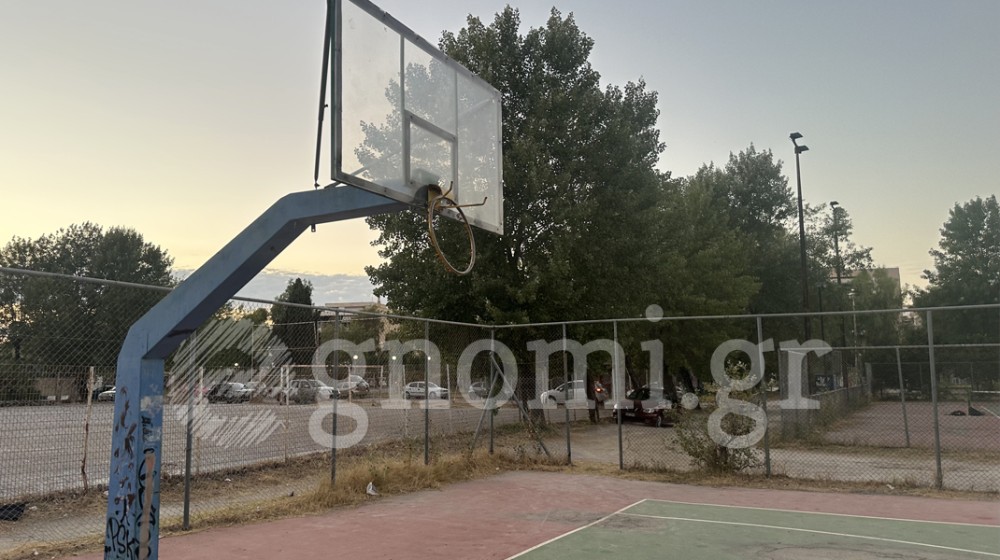 ΧΑΛΚΙΔΑ: Διαλυμένο το γηπεδάκι μπάσκετ στο πάρκο του Βούρκου