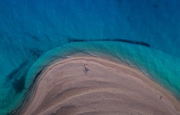 Αυτή είναι η παραλία της Εύβοιας που εντυπωσίασε στο νέο σποτ του ΕΟΤ (VIDEO)