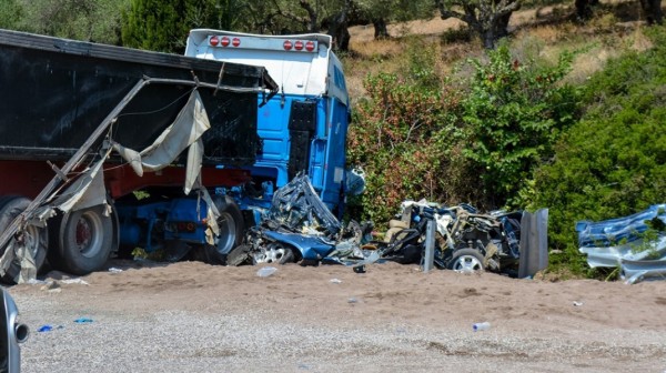 ΤΡΑΓΩΔΙΑ ΣΤΗ ΜΕΣΣΗΝΙΑ: Ξεκληρίστηκαν δυο οικογένειες στο φρικτό τροχαίο δυστύχημα