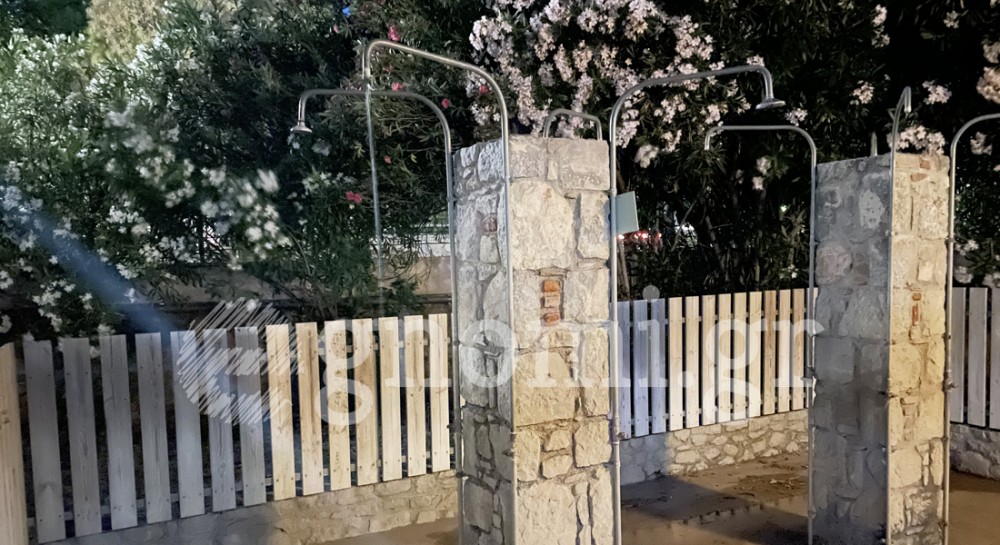 ΠΛΑΖ ΑΣΤΕΡΙΑ ΧΑΛΚΙΔΑ: Τζάμπα τρέχει το νερό νύχτα-μέρα