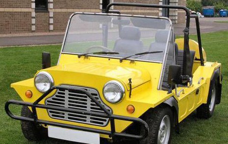 Eπιστρέφει και το Mini Moke