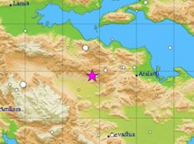 Tρεις φορές χτύπησε ο Eγκέλαδος